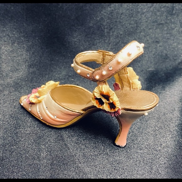 Beautiful NOSTALGIA Miniature High Heel Collectible - Picture 3 of 5